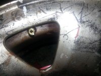 16_damaged_valve_threads.jpg