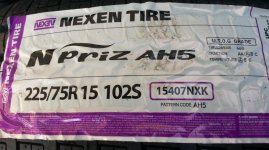 toyota_mounting_tires_02.jpg