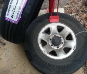 toyota_mounting_tires_04.jpg