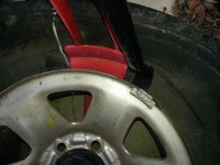 toyota_mounting_tires_08.jpg
