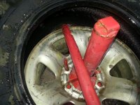 10_tire_iron_goes_step-side-up_for_the_bottom_bead.jpg