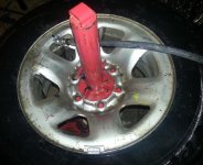 19_latch_chuck_with_valve_stem_in_place.jpg
