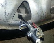 21_idea_for_inflating_tire_without_schrader_valve.jpg