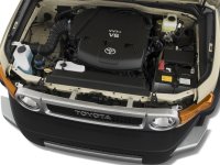 toyota_fj_cruiser_4x4_at_2010_other_engine.jpg