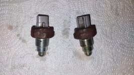 2002 SR5  t-case switches.jpg