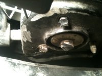 strut bolt 1.jpg