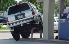suv-gaspump2.jpg