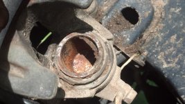4runner caliper piston mud.jpg 4runner caliper piston mud.jpg
