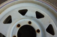 mo-wheelsandtyres-crackedwheels-s.jpg