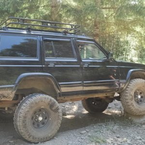 friends jeep flexin