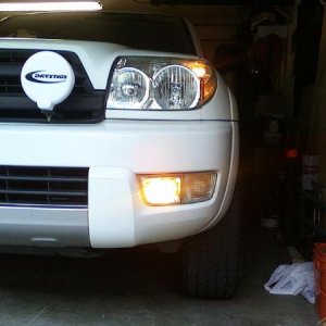 yellow fog light