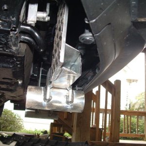 Side view of the install, note the gap between the diamond plate and towing eye