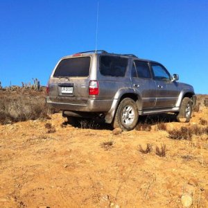 la foto (23)
2001 SR5 4WD 4runner parked on steep hills in Canela, Northern Chile. This a stock runner used for both family and business outdoors acti