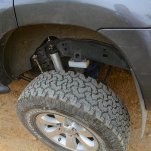 SkyJacker sway bar endlink, rear OW 2.5 shock, and All-Pro 3.5 rear spring (painted blue)