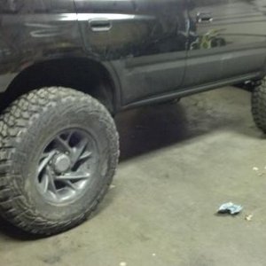 FONT AND REAR LIFT INSTALLED WITH ALL NEW BRAKES 5;29 GEARS WITH DETROIT LOCKER IN REAR
