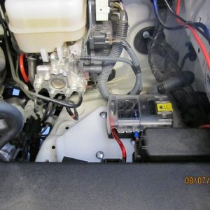 Fuse block ala Antman. Need to clean up a few wires but you get the idea.