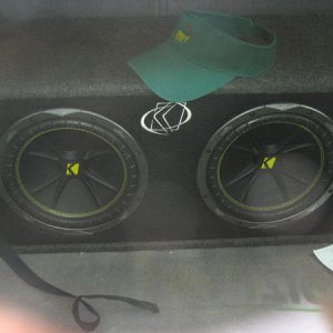 IMG 5329-two kicker 10 inch, ported box with 1000w pioneer amp
