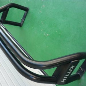 Pic of the Hilux truck rollbar. Seller took some funky pics; excuse the angle. ハイラックストラックのロールバーだ、写真はちょっと斜めなってるけど。。。