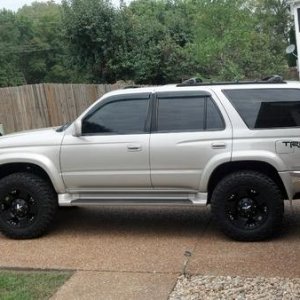More new wheels.. Went to a 17x9 with a -12mm offset. Nice stance