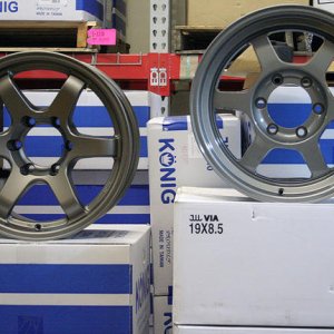17x9" Konig Six Shooter vs 17x8" Konig Countersteer Type X - comparison of the spoke / lip designs.