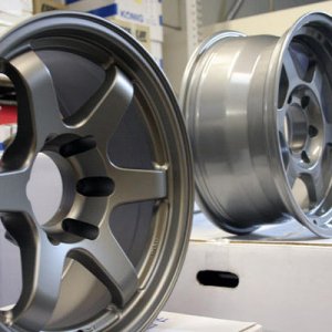 17x9" Konig Six Shooter vs 17x8" Konig Countersteer Type X - comparison of the spoke / lip designs.