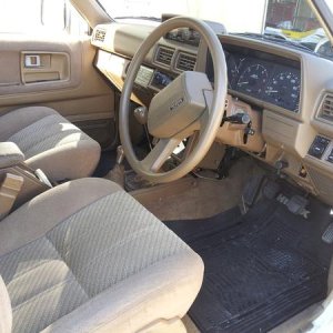 87 Hilux interior