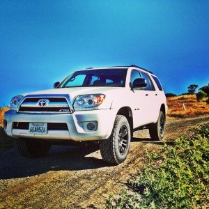 An HDR pic of the 4runner on a hill
