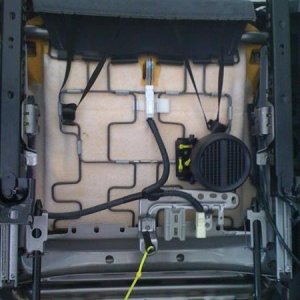 Yaeasu (MLS-200) aux speaker attached to passenger seat.