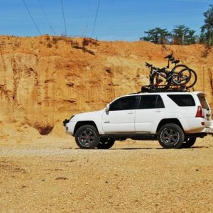 Photo oppurtunity at some dirt pits near Deerlick Park, Tuscaloosa, AL