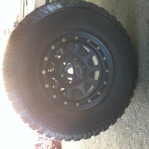 Wheels mounted 285/75r16