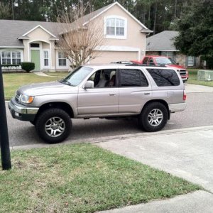1.5" spacers in the front, 285/70/17 BFG all terrains, now waiting on the rear spacers to come in