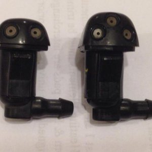 Left: OEM 2-nozzle
Right: '01 RAV4 3-nozzle