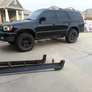 Removed those bulky running boards for some more clearance and a higher appearance!