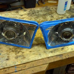 Projectors fitted in both reflectors