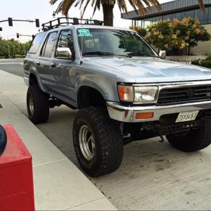 How my truck currently sits. Yes i do live in the city so Mud me. =/