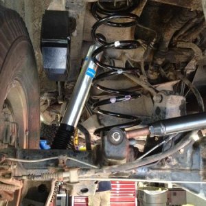 Driver rear set up with the 5100's, FZJ-80 LC coils, adjustable Panhard bar, and the Daystar Comp. Style bump stops