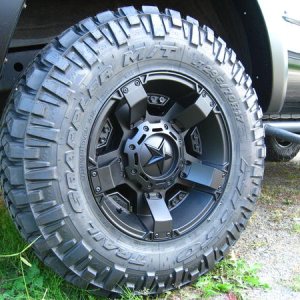 KMC XD811 RockstarⅡ  17×9J 139.7 -12
NITTO Trail Grappler M/T 295/70R17