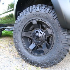 KMC XD811 RockstarⅡ  17×9J 139.7 -12
NITTO Trail Grappler M/T 295/70R17
