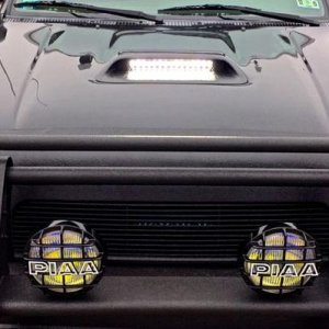 Hood Scoop Light Bar4