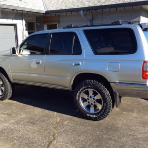 1999 SR5 with 3.4 v6, locker rear, KYB performance shocks and no lift.