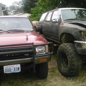 4runners: My dd on the left and my parts rig on the right