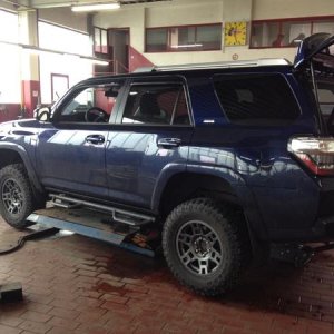 Installing my new wheels (TRD Pro Wheels-Grey)