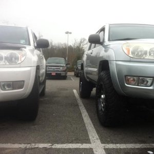 Stock 05' 4runner vs 05' 4runner 3/2 leveling kit