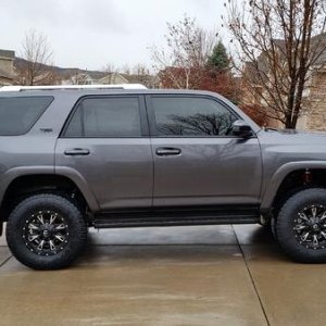 New Fuel throttle wheels and 285's Toyo Open Country AT II