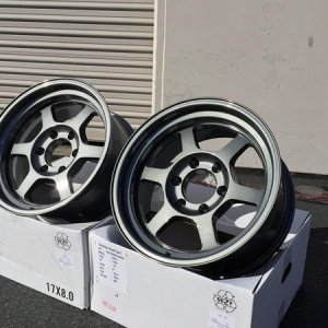 Anthracite Light Gunmetal vs. Standard Gunmetal
