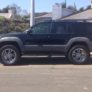 maxtrac spindles & 305/55/20 tires. Bumper got chopped way to much