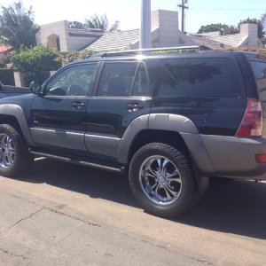 maxtrac spindles & 305/55/20 tires. Bumper got chopped way to much