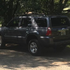 3/4 SHOT NO RUNNING BOARDS