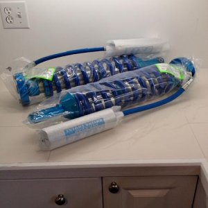 King Shocks w/ Remote Reservoir for Total Chaos +2" Long Travel Race Version