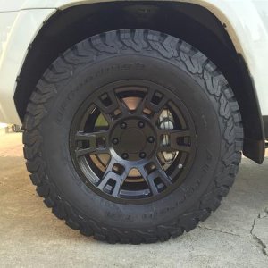 285/70/17 BFG AT KO2's W/FN Pro Matte Black Wheels On Stock Suspension
